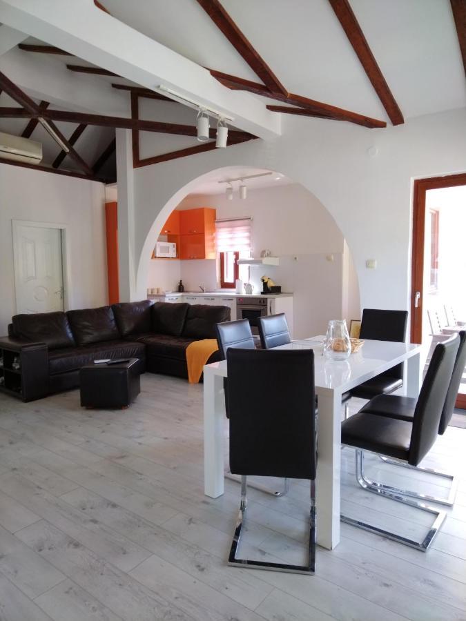 Duplex Apartman Lazaro โกตอร์ ภายนอก รูปภาพ
