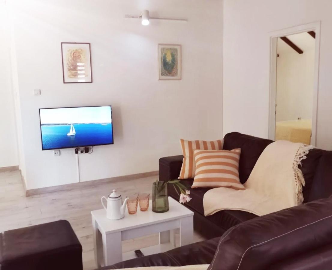 Duplex Apartman Lazaro โกตอร์ ภายนอก รูปภาพ