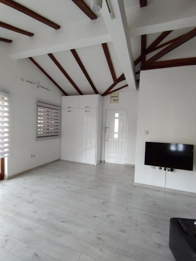 Duplex Apartman Lazaro โกตอร์ ภายนอก รูปภาพ