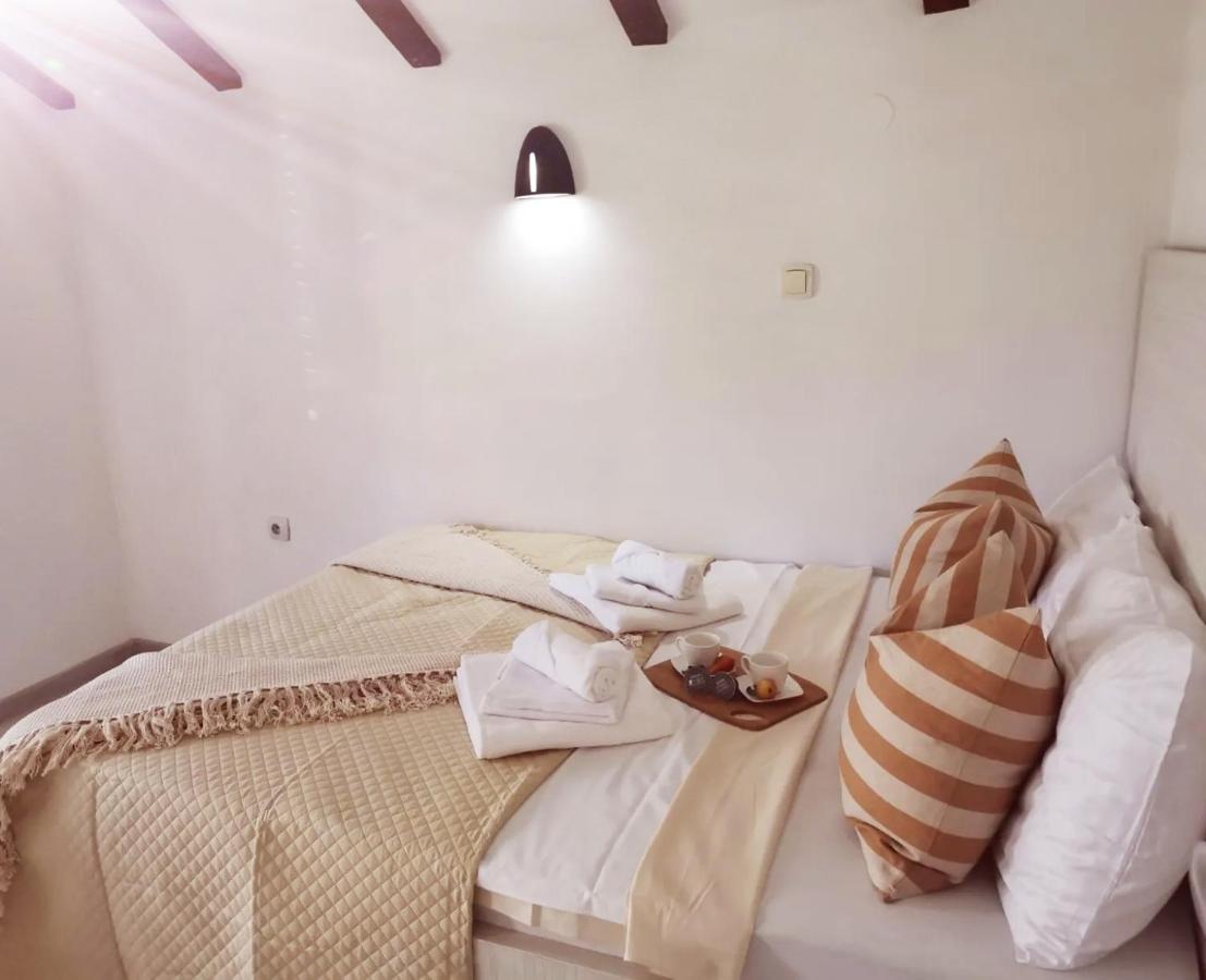 Duplex Apartman Lazaro โกตอร์ ภายนอก รูปภาพ