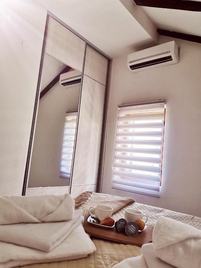 Duplex Apartman Lazaro โกตอร์ ภายนอก รูปภาพ